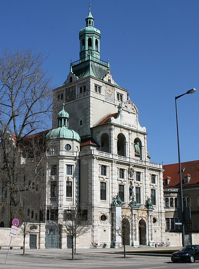 Das Bayerische Nationalmuseum ist der Veranstaltungsort der Winckelmann Akademie fuer Kunstgeschichte Muenchen.